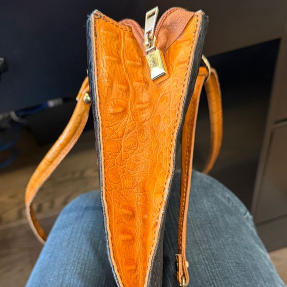 Chic Black and Tan Shoulder Bag - Picture 8 of 9